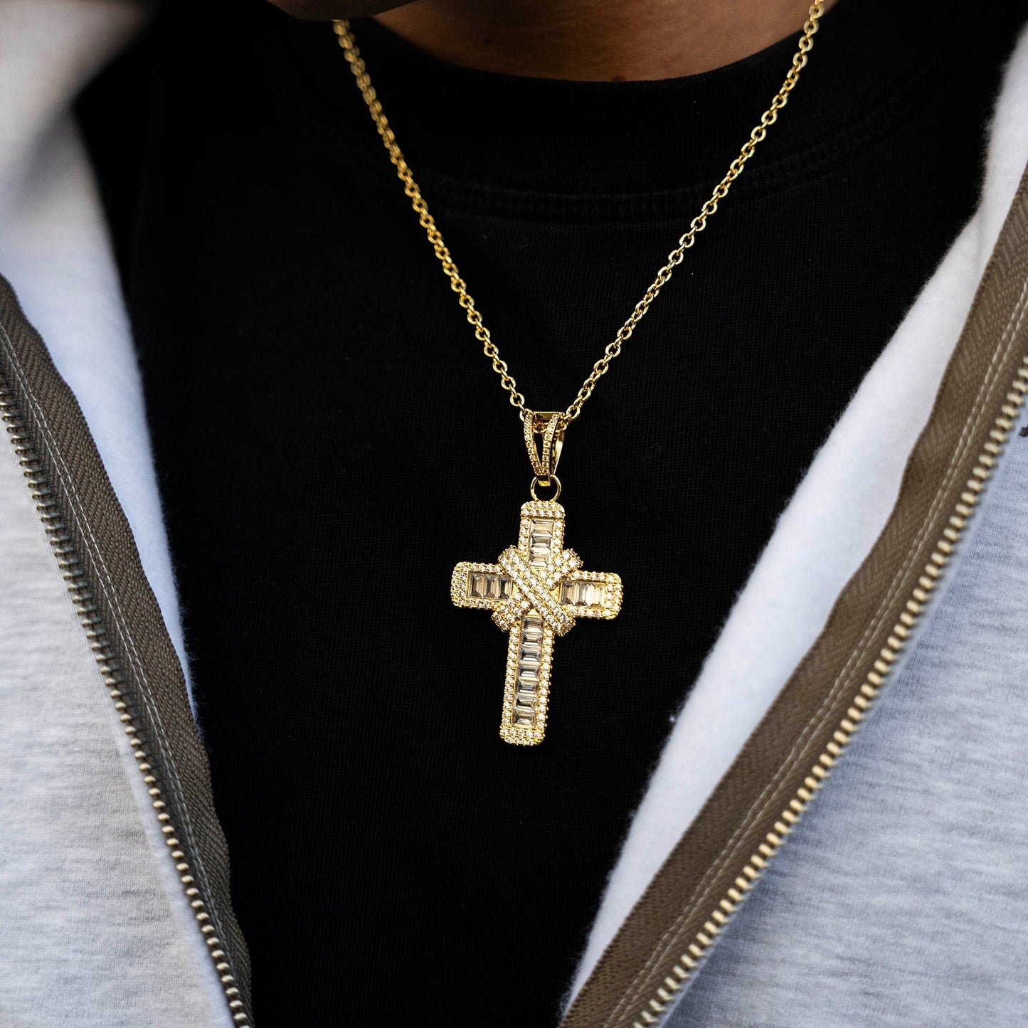 A Cross with Maximum Shine Diamond Baguette & Diamond Cross Pendant - Gold